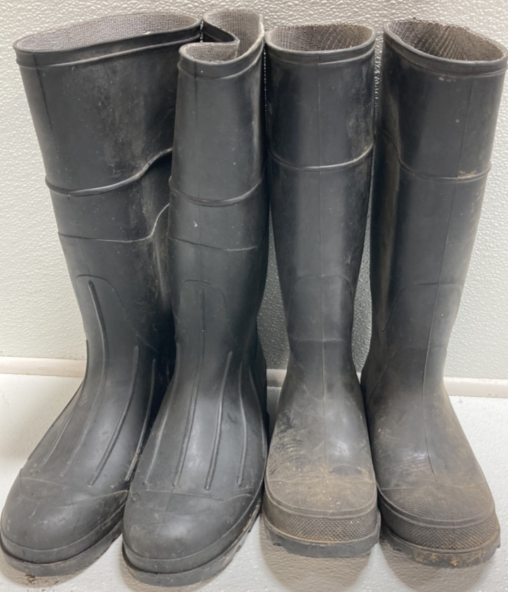 (2) Rubber Irrigation Boots (1) Men’s Size 9, (1) Women’s Size 5