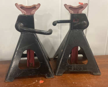 (2) 2 Ton Black and Red Car Jacks