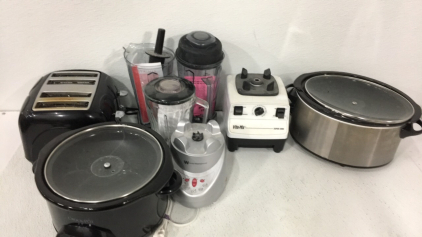 (2) Crock Pots-Vita Mix Super 5000 Blender -White Westinghouse Blender and more