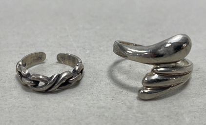 (1) Sterling Silver .925 Wave Wrap Ring Size 9, (1) Sterling Silver .925 Twisted Chain Link Toe Ring Size 3