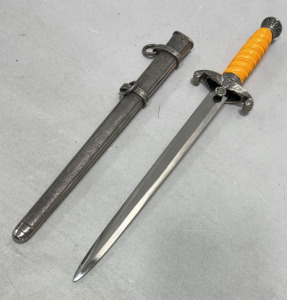 (1) WWII German Wehrmacht Heer Officers Dagger W/ Scabbard