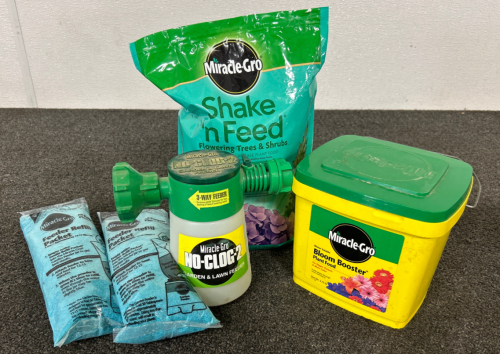 Lawn and Garden Miracle Gro Feeder, Bloom Booster, Feeder Refill Packets