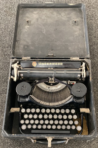 Underwood Portable Typewriter With Case- Works