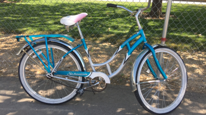 26&rdquo; Schwinn Windwood (Turquoise/Silver)