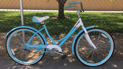 26&rdquo; Schwinn Legacy Cruiser (Sky Blue)