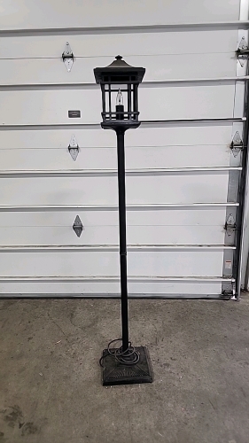 Flickering Light Metal Lamp Post