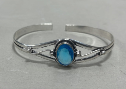 (1) Silver Toned Topaz Ladies Bracelet