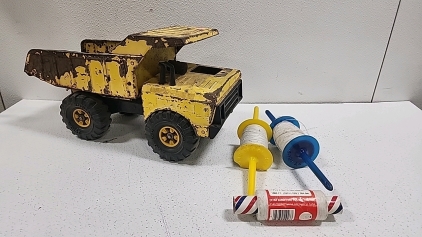 Metal Tonka Truck, (3) Sets of Kite Sting