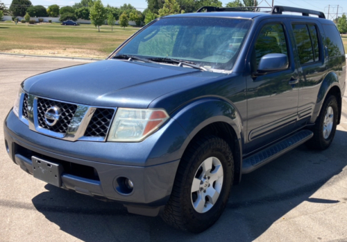 2006 Nissan Pathfinder - 4x4!