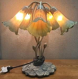 Working Very Nice Flower Style Lamp with Shades