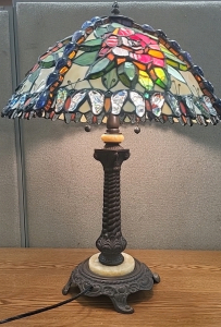 Very Nice Working Tiffany Style Table Lamp with Stained Glass Lamp Shade