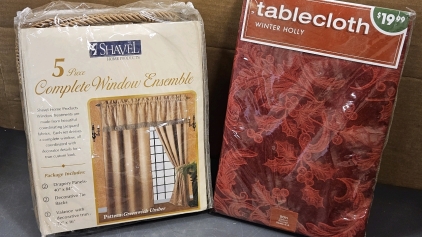 5-Piece Window Set, 90" Round Tablecloth