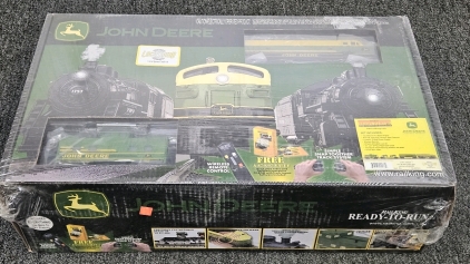 <BB> New John Deere Model Train Set w/ Wireless Remote