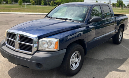 2005 Dodge Dakota - 4x4!