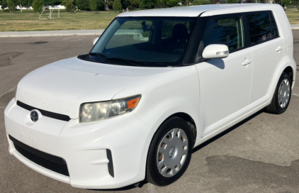 2011 Scion XB - Manual!