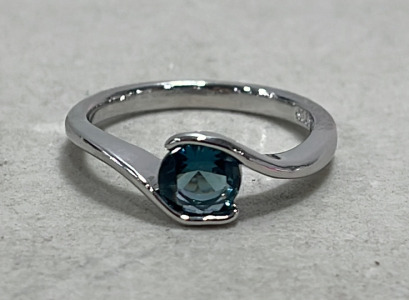 (1) Round Cut Aquamarine .925 Ring Size 9