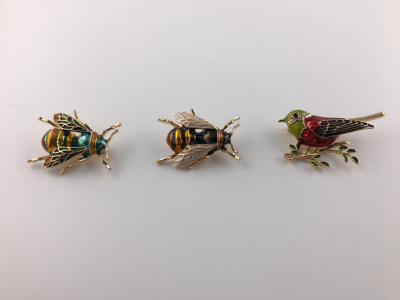 (2) Beautiful Bumble Bee Broach/Pins (1) Songbird Broach/Pin