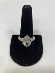 Sparkling Clear Gemstone .925 Ring
