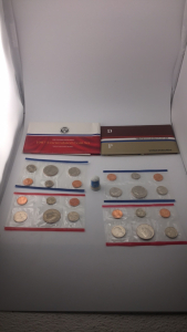 (1) 1987 US Mint Uncirculated Coin Set (1) 1984 US Mint Uncirculated Coin Set (1) Vintage Ivory 100% Pure it floats Advertising Thimble