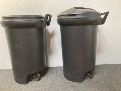 2 Trashcans