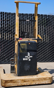 <MB> Standing Forklift