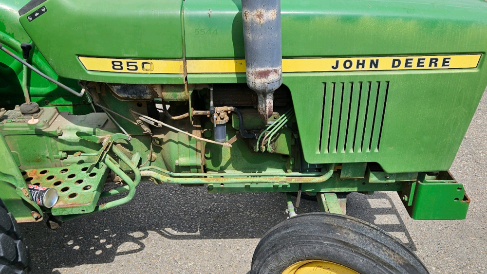John Deere 850 Tractor - Diesel - Runs