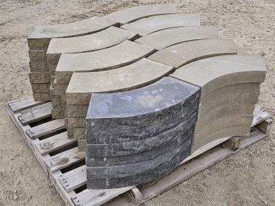 <Offsite> (54) Sandstone & (6) Charcoal Wall Cap Blocks