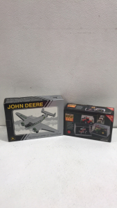 (1) Spec Cast Limited Edition John Deere Beechcraft Model 18 &ldquo; Twin Beech&rdquo; Airplane Bank (1) Set Of (3) Prestige Display Cases for 1/64 Scale Models