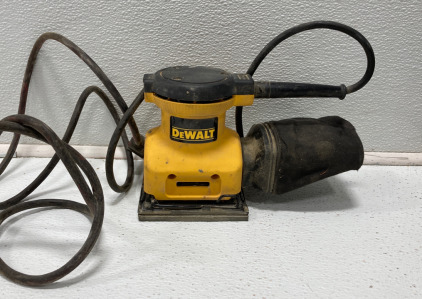 DeWalt Orbital Palm Sander