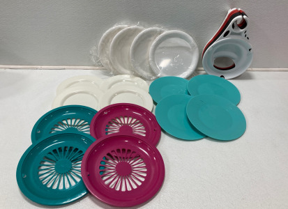 (4) Blue Medium Sized Soft Plastic Plates, (4) Purple and Teal Soft Plastic Plate Holders, (4) Small White Hard Plastic Plates, (4) Wrapped White Hard Plastic Plates