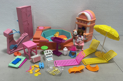 Lots Of Barbie Accessories&hellip; Jacuzzi, Jukebox, Lockers, Treadmill, BBQ, And Lots More