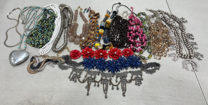 (17) Various Ladies Costume/Craft Necklaces