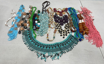 (17) Various Costume/Craft Ladies Necklaces