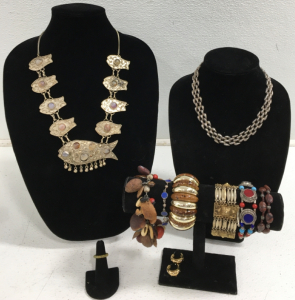 (2) Fashion Necklaces (6) Bracelets (1) Earings (1) Ring