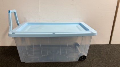 Project Source Wheeled Storage Tote 40 Gallon