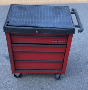 34 1/2&rsquo;&rsquo; x 18 1/2&rsquo;&rsquo; x 32 1/4&rsquo;&rsquo; Task Force 5-Drawer ToolBox With Work Surface And Tools