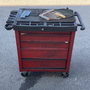 35&rsquo;&rsquo; x 19&rsquo;&rsquo; x 33&rsquo;&rsquo; Task Force 5-Drawer Rolling Tool Box With Various Tools Inside