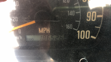 2003 ISUZU BOX TRUCK - DIESEL - DUALLY