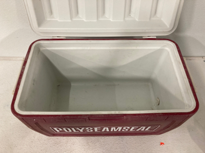 15&rsquo;&rsquo; x 23 1/2&rsquo;&rsquo; x 13&rsquo;&rsquo; Coleman Red White Flip Top Cooler