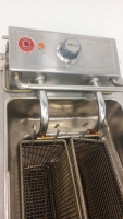 Wells Brand 15lb Capacity Dual Basket Commercial Restaurant Fryer - 4