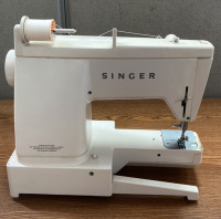 Singer Stylist Sewing Machine W/ Case - 4