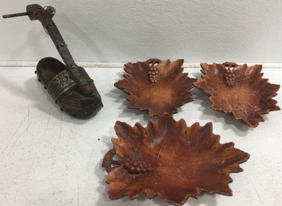 (3) Wood Leaf Plates (1) Bottle Holder