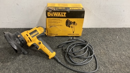 DeWALT 5” Disc Sander With Dust Shroud