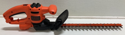 Black & Decker 17&rdquo; Electric Hedge Trimmer