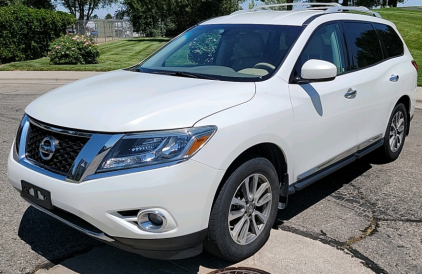 2013 NISSAN PATHFINDER - 4X4!