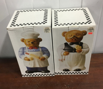 (2) Different Vintage Cookie Jar Jarrie A Biscutis