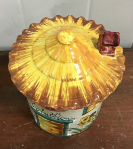(1) Vintage Home Look Cookie Jar