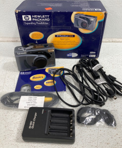 Hewlett-Packard HP PhotoSmart C500 Digital Camera W/accessories & Box