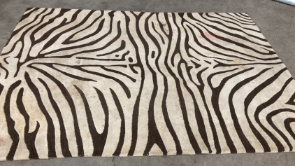6&rsquo; x 8&rsquo;8&rdquo; Zebra Print Area Rug - Needs Cleaned