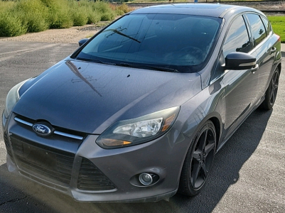 2013 FORD FOCUS - HEATED SEATS!